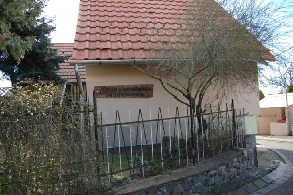 Maya Guesthouse Егер Екстериор снимка