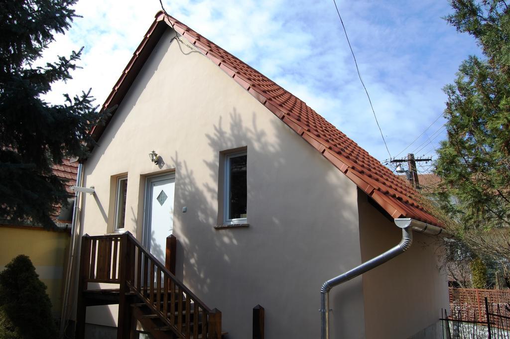 Maya Guesthouse Егер Екстериор снимка