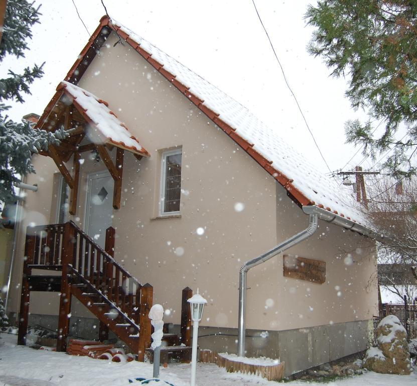 Maya Guesthouse Егер Екстериор снимка