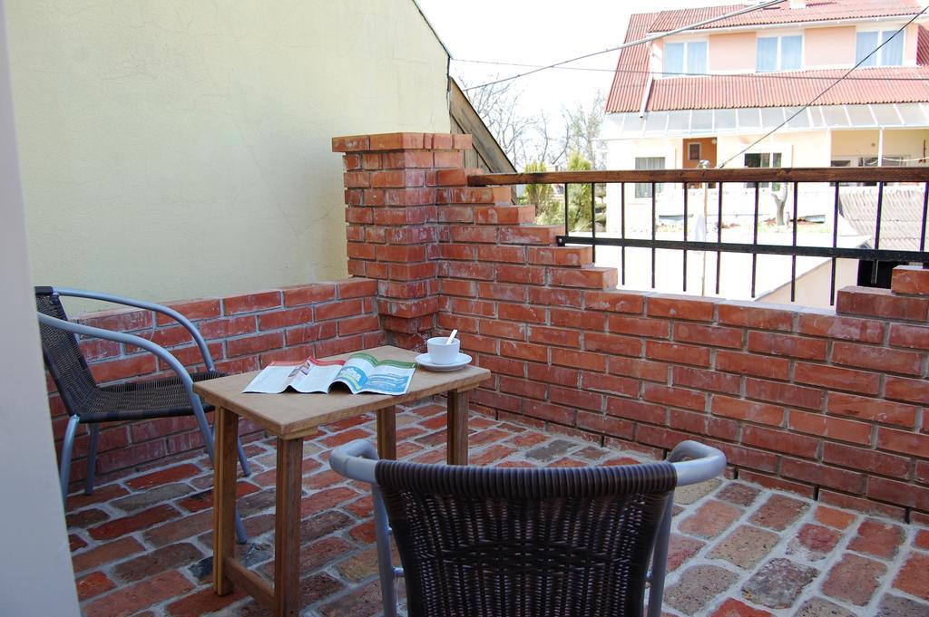 Maya Guesthouse Егер Екстериор снимка