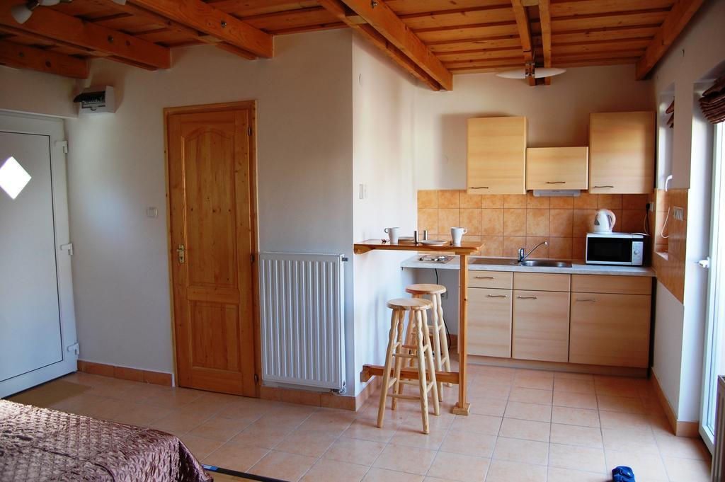 Maya Guesthouse Егер Екстериор снимка