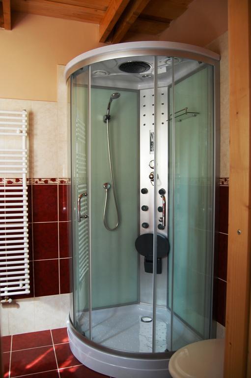 Maya Guesthouse Егер Екстериор снимка