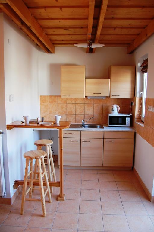 Maya Guesthouse Егер Екстериор снимка